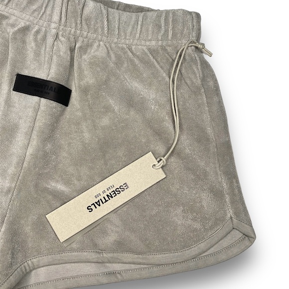 Essentials Fear Of God Women’s Shorts Seal Grey NWT - Picture 4 of 5